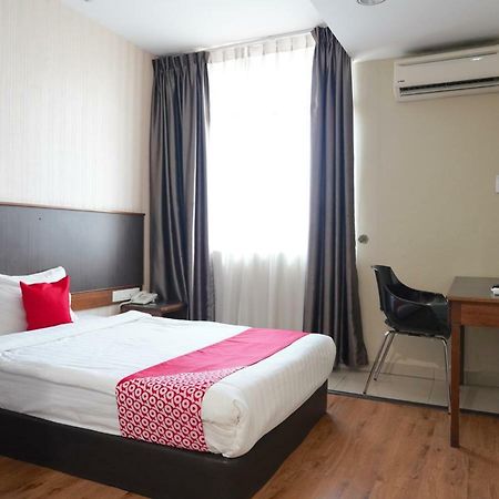 Oyo 43987 Season Inn Bintulu Dış mekan fotoğraf